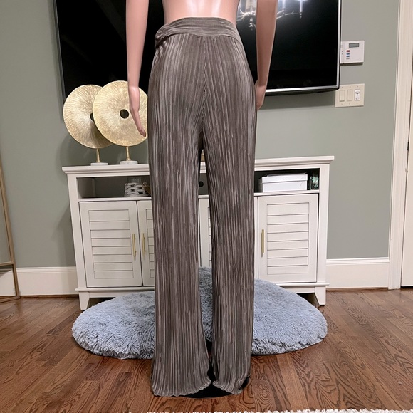 Dance With Me Wide Leg Olive Pants. Size US 6. Excellent Stretch & Fit! - Picture 2 of 3